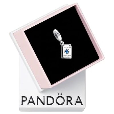 PANDORA Moments Opklapbare reispass bedelhanger van sterling zilver met blauwe zirkonia, compatibele momenten, 792680C01 PANDORA Moments Opklapbare reispass bedelhanger van sterling zilver met blauwe zirkonia, compatibele momenten, 792680C01