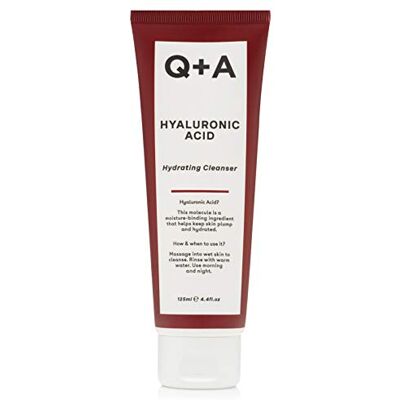 Q+A Hydraterende reiniger met hyaluronzuur, maakt gebruik van milde en gladmakende reinigingsmiddelen die alleen het vocht van je huid stimuleren (125 ml) Q+A Hydraterende reiniger met hyaluronzuur, maakt gebruik van milde en gladmakende reinigingsmiddelen die alleen het vocht van je huid stimuleren (125 ml)