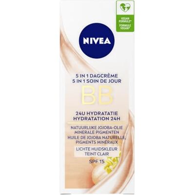 NIVEA BB Cream SPF 15 lichte tint (1 x 50 ml), hydraterende gezichtscrème met biologische jojoba-olie, dagverzorging SPF 15 om de teint te egaliseren en onvolkomenheden te vervagen, 24 uur hydratatie NIVEA BB Cream SPF 15 lichte tint (1 x 50 ml), hydraterende gezichtscrème met biologische jojoba-olie, dagverzorging SPF 15 om de teint te egaliseren en onvolkomenheden te vervagen, 24 uur hydratatie