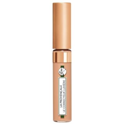 La Provençale De Light Corrector Concealer 97% ingrediënten van natuurlijke oorsprong Gemiddelde dekking Alle Huidtypes Met biologische olijfolie AOP Provence Tint : 03 Medium 7,5ml La Provençale De Light Corrector Concealer 97% ingrediënten van natuurlijke oorsprong Gemiddelde dekking Alle Huidtypes Met biologische olijfolie AOP Provence Tint : 03 Medium 7,5ml