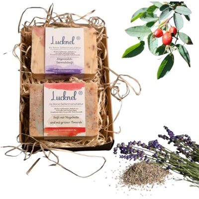 Lucknel Set van 2 handgemaakte natuurlijke zeep Voor normale huid Lavendel geitenmelk + rozenbottel en groene klei) Lucknel Set van 2 handgemaakte natuurlijke zeep Voor normale huid Lavendel geitenmelk + rozenbottel en groene klei)