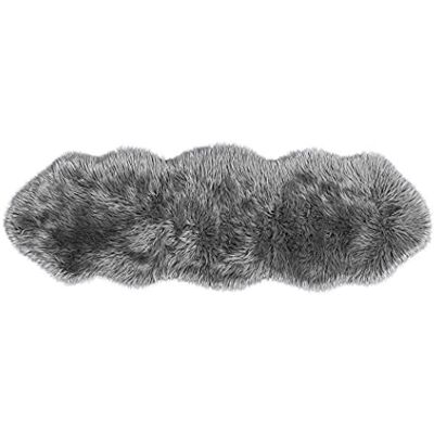 Teppich Wölkchen mat van kunstbont, imitatie lam- en schapenvacht, pluizig, voor slaapkamer, woonkamer, crèche, kleed voor stoeldecoratie, donkergrijs, 55 x 160 cm Teppich Wölkchen mat van kunstbont, imitatie lam- en schapenvacht, pluizig, voor slaapkamer, woonkamer, crèche, kleed voor stoeldecoratie, donkergrijs, 55 x 160 cm