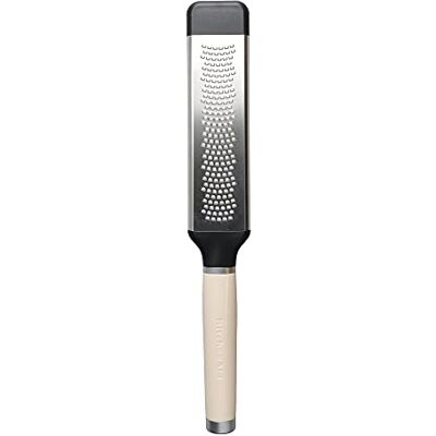 KitchenAid Fijn gegraveerde kaasrasp, tweewegrasp van roestvrij staal, vaatwasmachinebestendig, amandelcrème KitchenAid Fijn gegraveerde kaasrasp, tweewegrasp van roestvrij staal, vaatwasmachinebestendig, amandelcrème