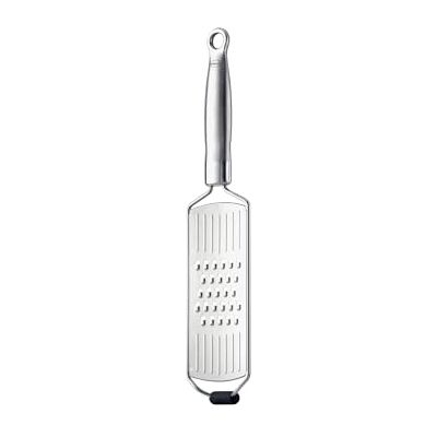 RÖSLE Middelgrote rasp, hoogwaardige rasp voor rauwkostsalades, kaas, chocolade of appels, met siliconen bodem, 18/10 roestvrij staal, incl. beschermhoes RÖSLE Middelgrote rasp, hoogwaardige rasp voor rauwkostsalades, kaas, chocolade of appels, met siliconen bodem, 18/10 roestvrij staal, incl. beschermhoes