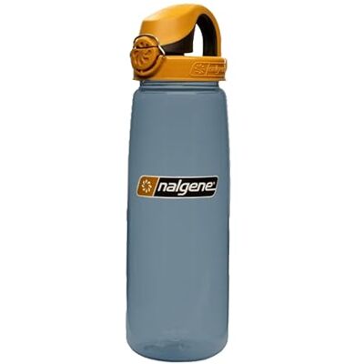 Nalgene Sustain Tritan Waterfles, BPA-vrij, gemaakt van materialen van 50% plastic afval, 710 ml, Rhino met bruin/zwart Nalgene Sustain Tritan Waterfles, BPA-vrij, gemaakt van materialen van 50% plastic afval, 710 ml, Rhino met bruin/zwart