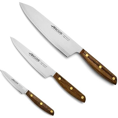 Arcos 3-delige messenset van nitrum roestvrij staal en mm lemmet. Professioneel keukenmes voor koken. 417. Ergonomisch polyoxymethyleen POM-handvat. Nordika-serie. Hoog gesneden Arcos 3-delige messenset van nitrum roestvrij staal en mm lemmet. Professioneel keukenmes voor koken. 417. Ergonomisch polyoxymethyleen POM-handvat. Nordika-serie. Hoog gesneden