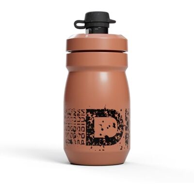 CAMELBAK Podium Dirt Series Bouteille d'eau de vélo de montagne de 425,2 g avec bouchon de boue – Facile à presser – S'adapte à la plupart des cages de vélo, rouge Sierra CAMELBAK Podium Dirt Series Bouteille d'eau de vélo de montagne de 425,2 g avec bouchon de boue – Facile à presser – S'adapte à la plupart des cages de vélo, rouge Sierra