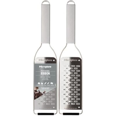 Microplane Professionele serie 2-weg snede Elegant roestvrijstalen ontwerp Perfect voor courgette, appels, peren, radijs, harde kaas of chocolade en meer Stalen lemmet Microplane Professionele serie 2-weg snede Elegant roestvrijstalen ontwerp Perfect voor courgette, appels, peren, radijs, harde kaas of chocolade en meer Stalen lemmet