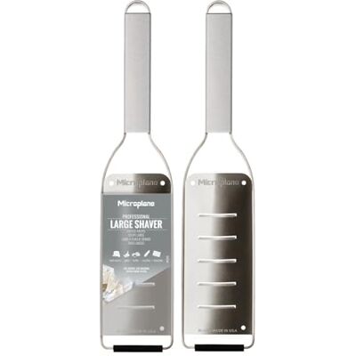 Microplane Nieuwe professionele serie – grote rasp – elegant design van roestvrij staal – perfect voor chocolade, harde kaas, truffels, kokosnoot, courgette, boter en meer Microplane Nieuwe professionele serie – grote rasp – elegant design van roestvrij staal – perfect voor chocolade, harde kaas, truffels, kokosnoot, courgette, boter en meer