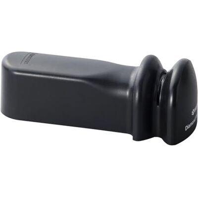 Kyocera Handmatige messenslijper, kunststof, zwart, 9,6 x 5,7 x 26 cm RSD-01BK. De slijper is ontworpen voor stalen en keramische messen. Kyocera Handmatige messenslijper, kunststof, zwart, 9,6 x 5,7 x 26 cm RSD-01BK. De slijper is ontworpen voor stalen en keramische messen.