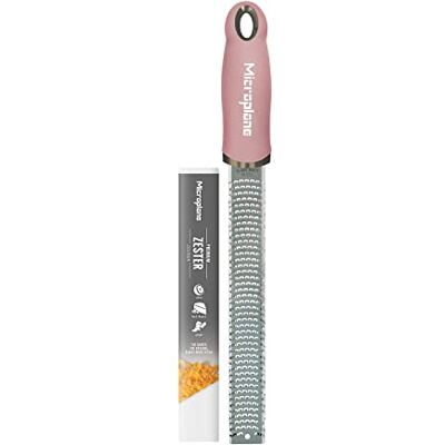 Microplane Zester rasp in Dusty Rose voor citrusvruchten, harde kaas, gember, chocolade, nootmuskaat en truffel met fijn roestvrijstalen blad Made in USA Microplane Zester rasp in Dusty Rose voor citrusvruchten, harde kaas, gember, chocolade, nootmuskaat en truffel met fijn roestvrijstalen blad Made in USA