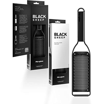 Microplane Fijne rasp met roestvrijstalen lemmet, gemaakt in de VS door fotochemie, voor Parmezaanse kaas, citrusvruchten, knoflook, chili en harde specerijen uit de Black Sheep collectie Microplane Fijne rasp met roestvrijstalen lemmet, gemaakt in de VS door fotochemie, voor Parmezaanse kaas, citrusvruchten, knoflook, chili en harde specerijen uit de Black Sheep collectie