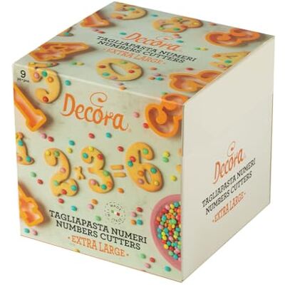 Decora 0255098 9 stuks reuzenuitsteekvormen met cijfers, de ideale set voor het maken van suikerpasta of rubberen ties, hoge cijfers 7,5 cm, Made in Italy, origineel design, 9 stuks Decora 0255098 9 stuks reuzenuitsteekvormen met cijfers, de ideale set voor het maken van suikerpasta of rubberen ties, hoge cijfers 7,5 cm, Made in Italy, origineel design, 9 stuks