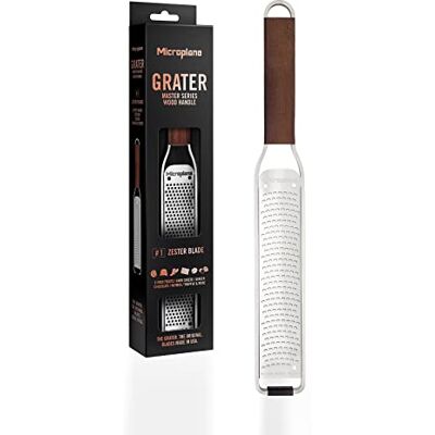 Microplane Zester rasp ideaal voor citrusvruchten, harde kaas, gember, chocolade, nootmuskaat en truffel uit de Master Collection van walnoothout en roestvrij staal Microplane Zester rasp ideaal voor citrusvruchten, harde kaas, gember, chocolade, nootmuskaat en truffel uit de Master Collection van walnoothout en roestvrij staal