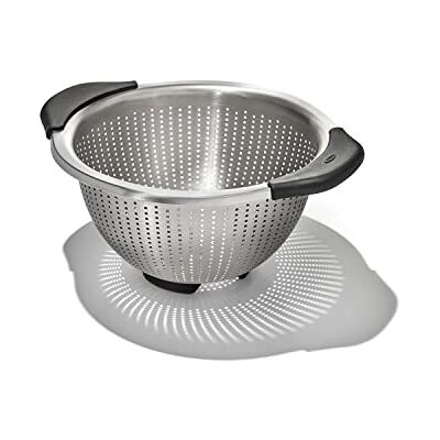 OXO Good Grips roestvrijstalen zeef, 2,8 liter OXO Good Grips roestvrijstalen zeef, 2,8 liter