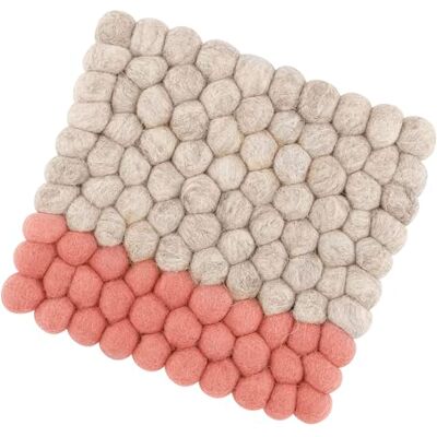 Cilio Lana Due onderzetter van vilt, wasbaar, schapenwol, voor potten, borden, vormen en pannen, hittebestendig tot 100 °C, vilten ballen, 21 × 21 cm, beige vierkant Cilio Lana Due onderzetter van vilt, wasbaar, schapenwol, voor potten, borden, vormen en pannen, hittebestendig tot 100 °C, vilten ballen, 21 × 21 cm, beige vierkant