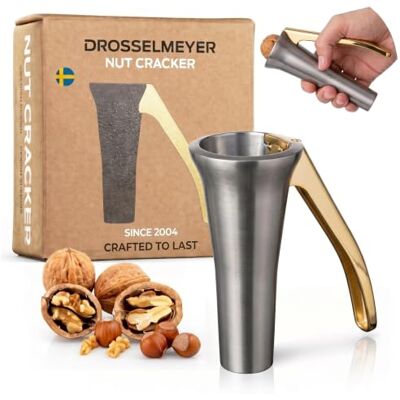 Drosselmeyer Premium notenkraker, zeer sterk, robuust, met houder voor het verzamelen van vormen, duurzaam, effectief met minimale inspanning, ontworpen en geproduceerd in Zweden Drosselmeyer Premium notenkraker, zeer sterk, robuust, met houder voor het verzamelen van vormen, duurzaam, effectief met minimale inspanning, ontworpen en geproduceerd in Zweden