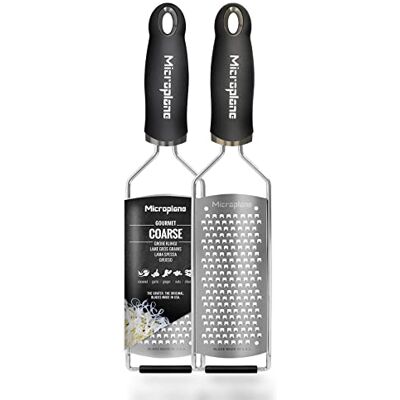 Microplane Keukenrasp, grote korrels, voor kaas, wortel, gember, kokosnoot, noten en zetmeel in zwart en roestvrij staal Microplane Keukenrasp, grote korrels, voor kaas, wortel, gember, kokosnoot, noten en zetmeel in zwart en roestvrij staal