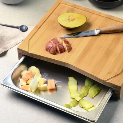 Kesper Snijplank met opvangbak (gastro-standaard 1/2), materiaal: bamboe, afmetingen: 36,5 x D: 28 x 6,8 cm, kleur: bruin, zilver 58356 Kesper Snijplank met opvangbak (gastro-standaard 1/2), materiaal: bamboe, afmetingen: 36,5 x D: 28 x 6,8 cm, kleur: bruin, zilver 58356