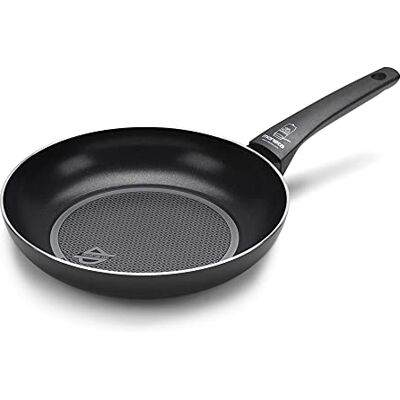 Moneta Recy Pan 26 cm, gemaakt van 37 blikjes, met inductiebodem Net Induction, behuizing van 100% gerecycled aluminium, zwart Moneta Recy Pan 26 cm, gemaakt van 37 blikjes, met inductiebodem Net Induction, behuizing van 100% gerecycled aluminium, zwart