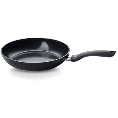 Fissler Essential Black Braadpan met aluminium coating (24 cm) met keramische coating, gemaakt zonder PFAS/PTFE, inductie, Made in Germany Fissler Essential Black Braadpan met aluminium coating (24 cm) met keramische coating, gemaakt zonder PFAS/PTFE, inductie, Made in Germany