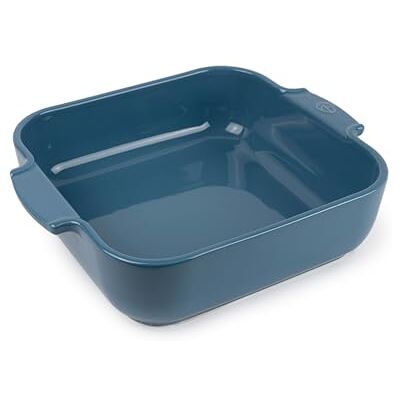 Peugeot Vierkante keramische ovenschaal 28 cm (inclusief handvaten) x 23,7 cm x 7,2 cm Inhoud: 2,7 L 10 Jaar garantie Gemaakt in Frankrijk Kleur Light Blue Peugeot Vierkante keramische ovenschaal 28 cm (inclusief handvaten) x 23,7 cm x 7,2 cm Inhoud: 2,7 L 10 Jaar garantie Gemaakt in Frankrijk Kleur Light Blue