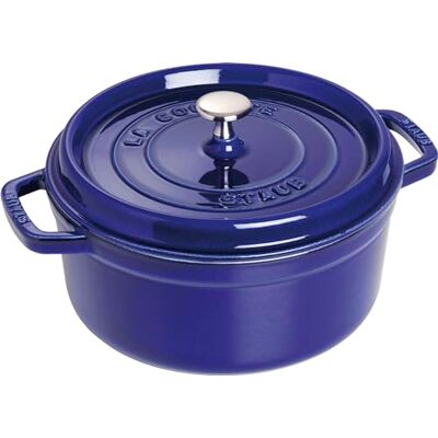 STAUB Geëmailleerde gietijzeren stoofpan met deksel, voor alle warmtebronnen, inclusief inductie, 4 tot 5 personen, rond, 26 cm, 5 l, 6 kg, intens blauw STAUB Geëmailleerde gietijzeren stoofpan met deksel, voor alle warmtebronnen, inclusief inductie, 4 tot 5 personen, rond, 26 cm, 5 l, 6 kg, intens blauw