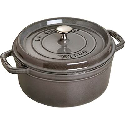 STAUB Geëmailleerde gietijzeren stoofpan met deksel, voor alle warmtebronnen, inclusief inductie, 4 personen, rond, 24 cm, 3,80 l, 5 kg, grafietgrijs STAUB Geëmailleerde gietijzeren stoofpan met deksel, voor alle warmtebronnen, inclusief inductie, 4 personen, rond, 24 cm, 3,80 l, 5 kg, grafietgrijs