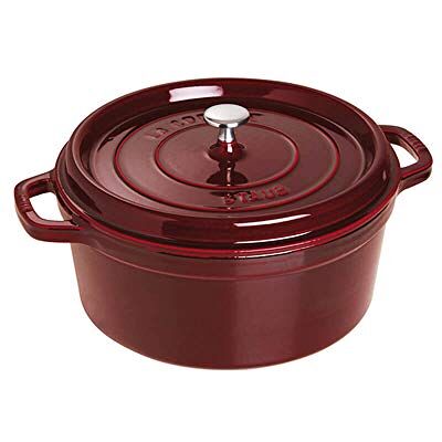 STAUB Geëmailleerde gietijzeren stoofpan met deksel, voor alle warmtebronnen, inclusief inductie, 4 tot 5 personen, rond, 26 cm, 5 l, 6 kg, grenadine STAUB Geëmailleerde gietijzeren stoofpan met deksel, voor alle warmtebronnen, inclusief inductie, 4 tot 5 personen, rond, 26 cm, 5 l, 6 kg, grenadine