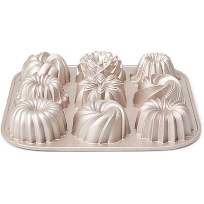 patisse 04521 – bakvorm 9 mini-tulbanden, taartvorm 9 mini-bundt cakes – gegoten aluminium, goudbeige, 24 x 24 x 4,5 cm patisse 04521 – bakvorm 9 mini-tulbanden, taartvorm 9 mini-bundt cakes – gegoten aluminium, goudbeige, 24 x 24 x 4,5 cm