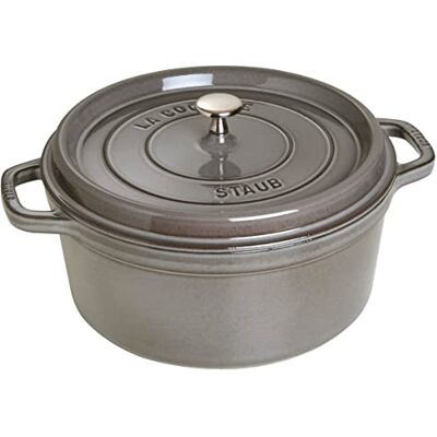 STAUB Geëmailleerde gietijzeren stoofpan met deksel, voor alle warmtebronnen inclusief inductie, 5 tot 7 personen, rond, 28 cm, 6,70 l, 7,7 kg, grafietgrijs STAUB Geëmailleerde gietijzeren stoofpan met deksel, voor alle warmtebronnen inclusief inductie, 5 tot 7 personen, rond, 28 cm, 6,70 l, 7,7 kg, grafietgrijs