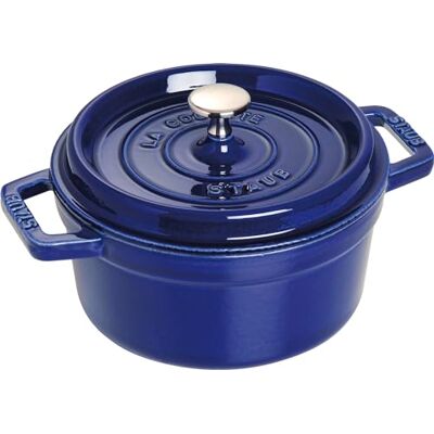 STAUB Geëmailleerde gietijzeren stoofpan met deksel, voor alle warmtebronnen, inclusief inductie, 2 personen, rond, 20 cm, 2,20 l, 4,2 kg, intens blauw STAUB Geëmailleerde gietijzeren stoofpan met deksel, voor alle warmtebronnen, inclusief inductie, 2 personen, rond, 20 cm, 2,20 l, 4,2 kg, intens blauw