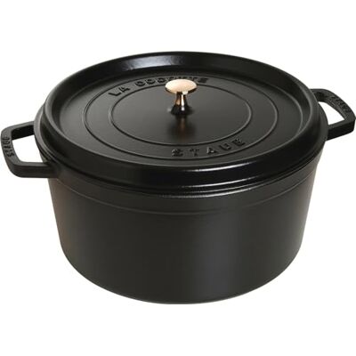 STAUB Geëmailleerde gietijzeren stoofpan met deksel, voor alle warmtebronnen, inclusief inductie, 8 personen, rond, 34 cm, 12,60 l, 11,2 kg, mat zwart STAUB Geëmailleerde gietijzeren stoofpan met deksel, voor alle warmtebronnen, inclusief inductie, 8 personen, rond, 34 cm, 12,60 l, 11,2 kg, mat zwart