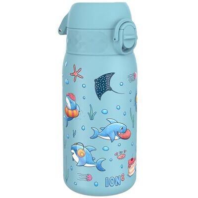 Ion8 Lichte drinkfles voor kinderen, van staal, 400 ml, haaien Niet-geïsoleerd, waterdicht, gemakkelijk te openen, veilige vergrendeling, vaatwasmachinebestendig, drinkfles en metaal Ion8 Lichte drinkfles voor kinderen, van staal, 400 ml, haaien Niet-geïsoleerd, waterdicht, gemakkelijk te openen, veilige vergrendeling, vaatwasmachinebestendig, drinkfles en metaal
