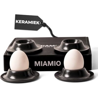 MIAMIO eierdopjes met dienblad/eierhouder, keramiek (4 stuks, zwart) Eierdopjes van keramiek met schaal voor schelpen of lepel, ontbijt en brunch, vaatwasmachinebestendig MIAMIO eierdopjes met dienblad/eierhouder, keramiek (4 stuks, zwart) Eierdopjes van keramiek met schaal voor schelpen of lepel, ontbijt en brunch, vaatwasmachinebestendig