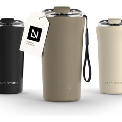 LARS NYSØM Cafe to-go Thermosbeker met riem en deksel van Tritan, 500 ml, reisbeker 0,5 liter met isolatie, waterdichte thermobeker van roestvrij staal (Taupe bruin, 500 ml) Mug Isotherme Cafe to-go avec Sangle et Couvercle en Tritan Chaude 4h et Froide LARS NYSØM Cafe to-go Thermosbeker met riem en deksel van Tritan, 500 ml, reisbeker 0,5 liter met isolatie, waterdichte thermobeker van roestvrij staal (Taupe bruin, 500 ml) Mug Isotherme Cafe to-go avec Sangle et Couvercle en Tritan Chaude 4h et Froide