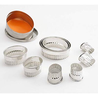 Thermohauser 9 stuks ovale uitsteekvormen van roestvrij staal, gegolfde rand, diameter 2,4 tot 8,2 cm, in metalen opbergdoos Thermohauser 9 stuks ovale uitsteekvormen van roestvrij staal, gegolfde rand, diameter 2,4 tot 8,2 cm, in metalen opbergdoos