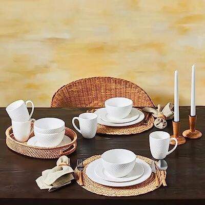 KARACA Punto 16-delig tafelservies van Engels porselein met reliëf voor 4 personen, platte borden, dessertborden, mueslikommen/soep, kopjes, wit servies KARACA Punto 16-delig tafelservies van Engels porselein met reliëf voor 4 personen, platte borden, dessertborden, mueslikommen/soep, kopjes, wit servies