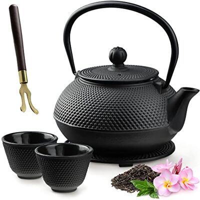 KADAX Japanse gietijzeren theepot 850 ml, diameter 15 cm, met gaasfilter en robuust handvat, theeservies in Japanse stijl, traditionele ijzeren theepot, zwart KADAX Japanse gietijzeren theepot 850 ml, diameter 15 cm, met gaasfilter en robuust handvat, theeservies in Japanse stijl, traditionele ijzeren theepot, zwart