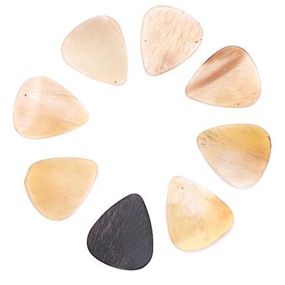 Dilwe 8 stuks handgemaakte hartvormige buffelhoorn plectrums voor akoestische, elektrische gitaar, ukelele, mandoline, banjo Dilwe 8 stuks handgemaakte hartvormige buffelhoorn plectrums voor akoestische, elektrische gitaar, ukelele, mandoline, banjo