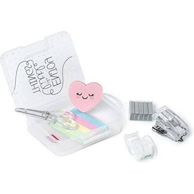 Legami Mini-schrijfwarenset, 6 accessoires in mini-formaat: schaar, rubber, markering, plakband met dispenser, nietmachine en metalen punten, 7 x 10,5 cm, praktische doos om te dragen Legami Mini-schrijfwarenset, 6 accessoires in mini-formaat: schaar, rubber, markering, plakband met dispenser, nietmachine en metalen punten, 7 x 10,5 cm, praktische doos om te dragen