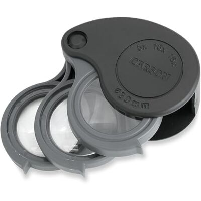 Carson TriView opvouwbaar vergrootglas met geïntegreerd etui, 5x/10x/15x vergroting (TV-15) Carson TriView opvouwbaar vergrootglas met geïntegreerd etui, 5x/10x/15x vergroting (TV-15)