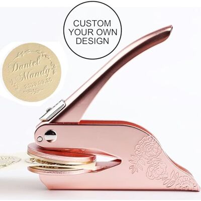 AIMOADO Embosser-stempel met gepersonaliseerd logo voor boeken, kaarten, papier, enveloppen, servetten, huwelijksuitnodigingen, cadeau (roségoud) AIMOADO Embosser-stempel met gepersonaliseerd logo voor boeken, kaarten, papier, enveloppen, servetten, huwelijksuitnodigingen, cadeau (roségoud)