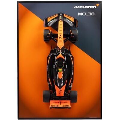 Bburago Maisto McLaren MCL38 F1 RC-auto, Lando Norris #4, schaal 1:10, met fotolijst Bburago Maisto McLaren MCL38 F1 RC-auto, Lando Norris #4, schaal 1:10, met fotolijst