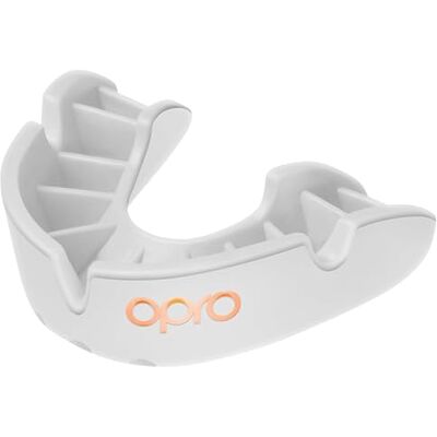 Opro Bronze Level Essential Fit sportmondbescherming, wit, volwassenen en Eenvoudig te installeren mondbescherming voor rugby, hockey of boksen, verbeterde MMA bescherming Opro Bronze Level Essential Fit sportmondbescherming, wit, volwassenen en Eenvoudig te installeren mondbescherming voor rugby, hockey of boksen, verbeterde MMA bescherming