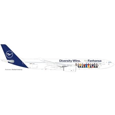 Herpa Lufthansa A330 Fanhansa vliegtuigmodel Diversity Wins D-AIKQ, schaal 1:500, model, verzamelstuk, vliegtuig zonder standaard, metalen figuur Herpa Lufthansa A330 Fanhansa vliegtuigmodel Diversity Wins D-AIKQ, schaal 1:500, model, verzamelstuk, vliegtuig zonder standaard, metalen figuur
