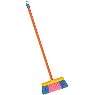 Klein Theo 6612 bezem, m.m. I bezem met stevige en robuuste kunstharen, afmetingen: 15,5 cm x 4,5 cm x 61 cm, speelgoed voor kinderen vanaf drie jaar Klein Theo 6612 bezem, m.m. I bezem met stevige en robuuste kunstharen, afmetingen: 15,5 cm x 4,5 cm x 61 cm, speelgoed voor kinderen vanaf drie jaar