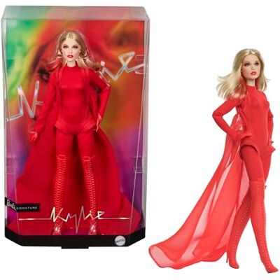 Barbie Signature Kylie Minogue pop, beweegbare pop met de outfit van de Trendy pop met rode bodysuit, cape en veterlaarzen Barbie Signature Kylie Minogue pop, beweegbare pop met de outfit van de Trendy pop met rode bodysuit, cape en veterlaarzen