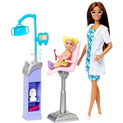 Barbie HKT70 Tandartspop, speelset met behandelstoel, instrumentenwagen en accessoires en patiëntenpop, kleine tandartsen en kinderen vanaf 3 jaar Barbie HKT70 Tandartspop, speelset met behandelstoel, instrumentenwagen en accessoires en patiëntenpop, kleine tandartsen en kinderen vanaf 3 jaar