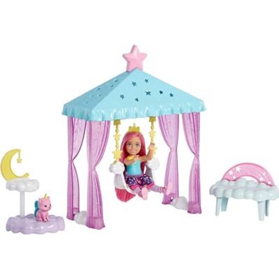Barbie Dreamtopia Chelsea HLC27 Kleine pop en accessoires, speelset met schommel, kitten en meer Barbie Dreamtopia Chelsea HLC27 Kleine pop en accessoires, speelset met schommel, kitten en meer